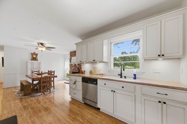 6521 E Farmview, Wichita, KS 67206