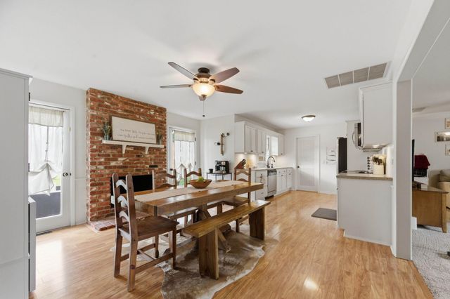 6521 E Farmview, Wichita, KS 67206