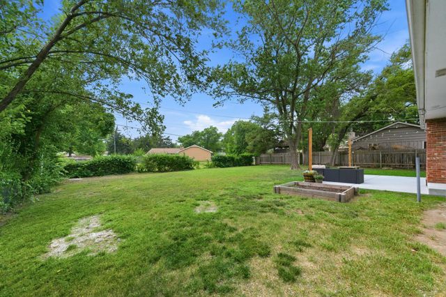 6521 E Farmview, Wichita, KS 67206