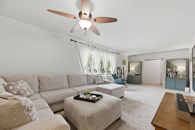 6521 E Farmview, Wichita, KS 67206
