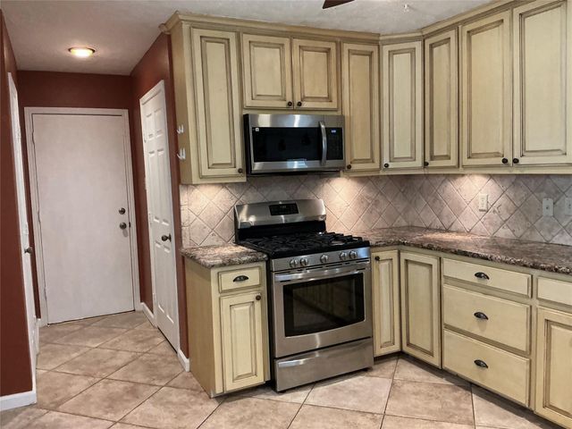 12511 Ravens Mate Drive, Cypress, TX 77429