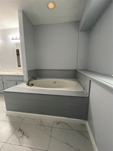 12511 Ravens Mate Drive, Cypress, TX 77429