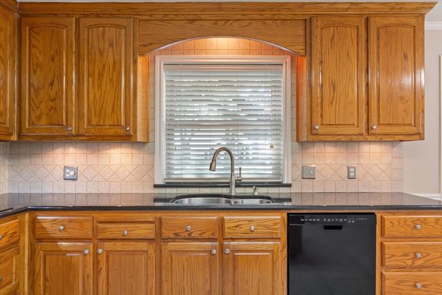 609 Wheatland Drive, Waco, TX 76657