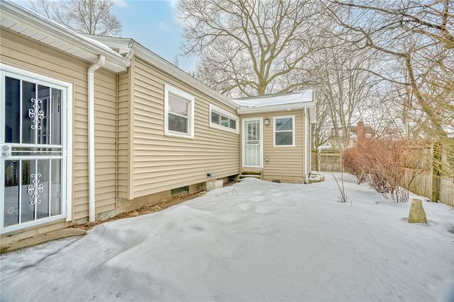 118 Maiden Lane, Greece, NY 14616