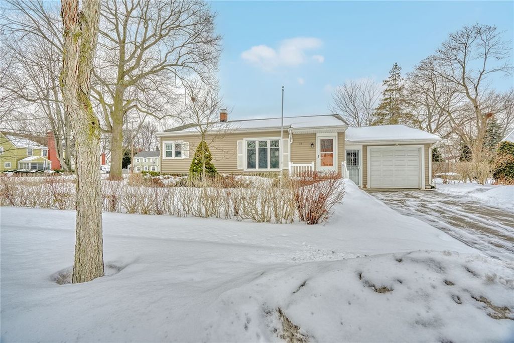 118 Maiden Lane, Greece, NY 14616