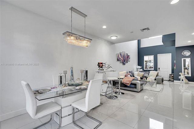 140 SE 7th Way, Pompano Beach, FL 33060