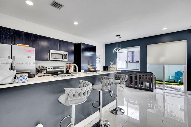 140 SE 7th Way, Pompano Beach, FL 33060