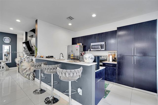 140 SE 7th Way, Pompano Beach, FL 33060