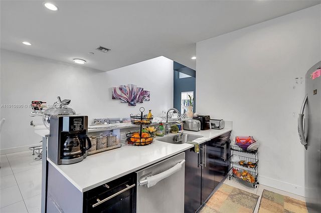 140 SE 7th Way, Pompano Beach, FL 33060