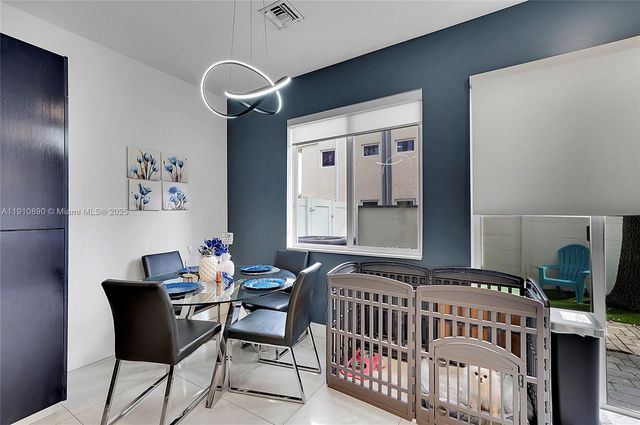 140 SE 7th Way, Pompano Beach, FL 33060