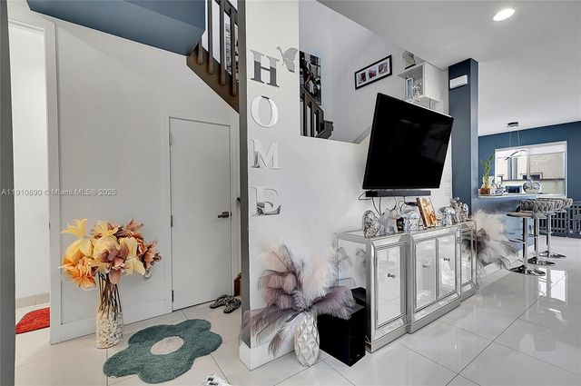 140 SE 7th Way, Pompano Beach, FL 33060