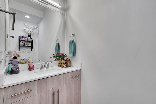 140 SE 7th Way, Pompano Beach, FL 33060