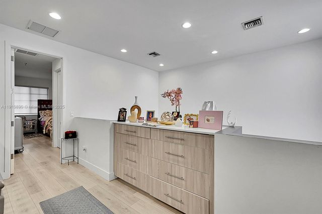 140 SE 7th Way, Pompano Beach, FL 33060