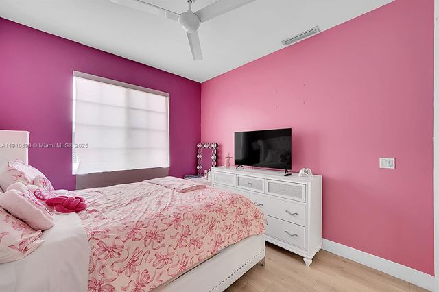 140 SE 7th Way, Pompano Beach, FL 33060