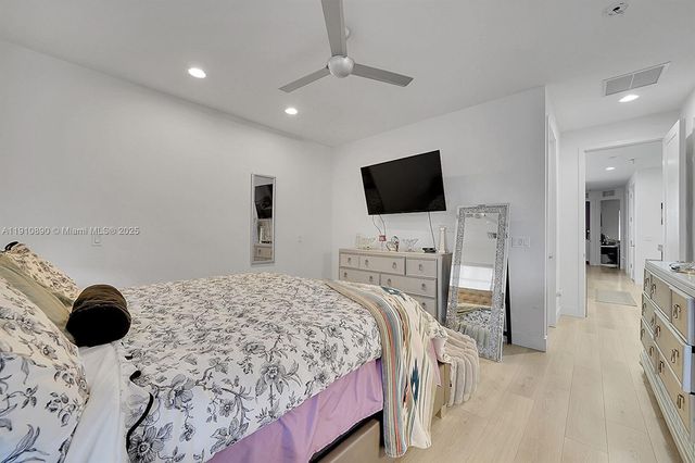 140 SE 7th Way, Pompano Beach, FL 33060