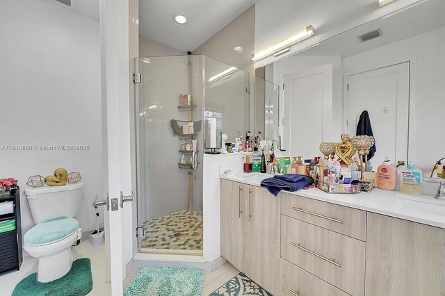 140 SE 7th Way, Pompano Beach, FL 33060