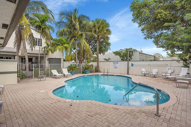 140 SE 7th Way, Pompano Beach, FL 33060