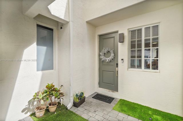 140 SE 7th Way, Pompano Beach, FL 33060