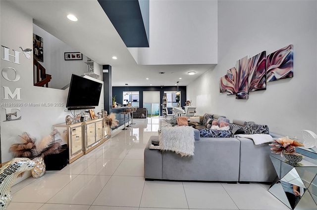 140 SE 7th Way, Pompano Beach, FL 33060