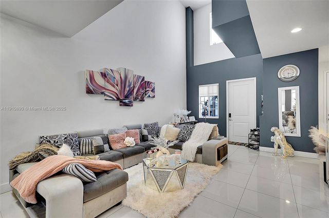 140 SE 7th Way, Pompano Beach, FL 33060