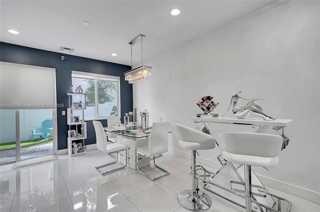 140 SE 7th Way, Pompano Beach, FL 33060