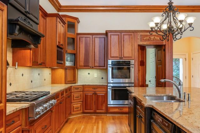 5550 Errol Pl, Atlanta, GA 30327