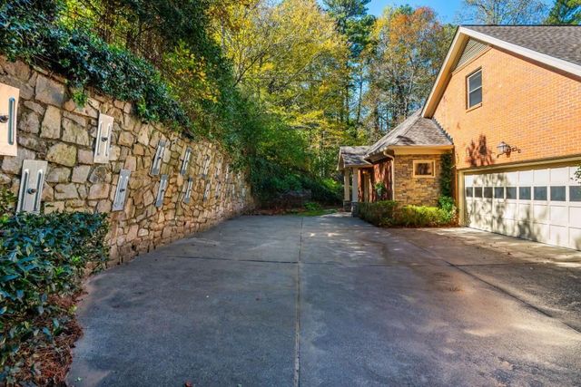 5550 Errol Pl, Atlanta, GA 30327