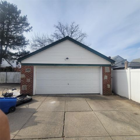 11924 203rd Street, Saint Albans, NY 11412