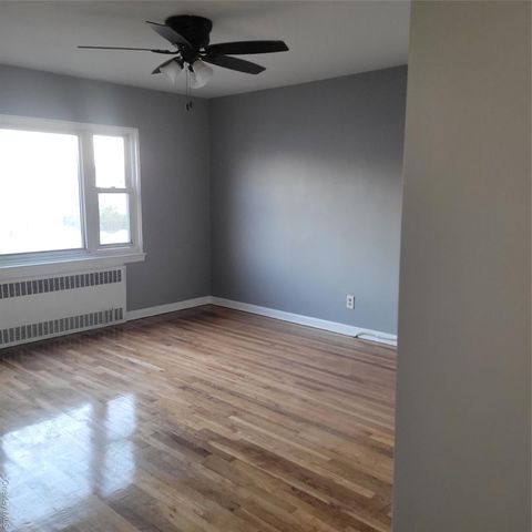 11924 203rd Street, Saint Albans, NY 11412