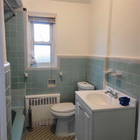 11924 203rd Street, Saint Albans, NY 11412