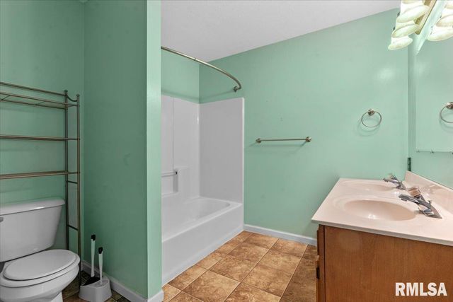 4421 Venetian Drive, Springfield, IL 62703