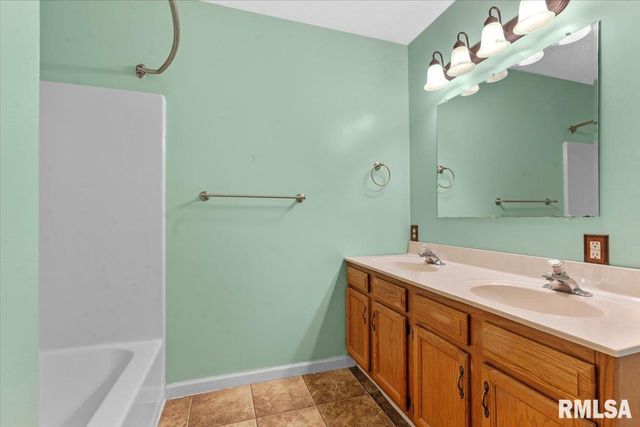 4421 Venetian Drive, Springfield, IL 62703