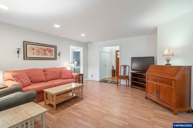 3864 Spring St S, Salem, OR 97302