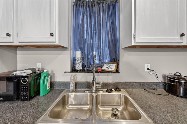 3819 Winterburn Ave, Greenfield, PA 15207