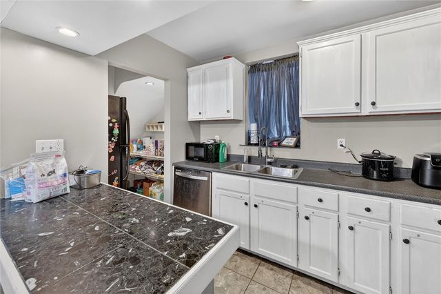 3819 Winterburn Ave, Greenfield, PA 15207
