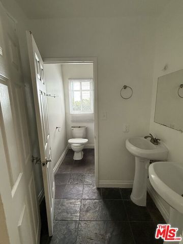 1283 W 36th Street, Los Angeles, CA 90007