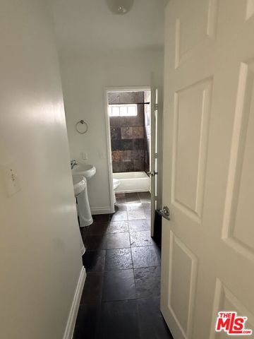 1283 W 36th Street, Los Angeles, CA 90007
