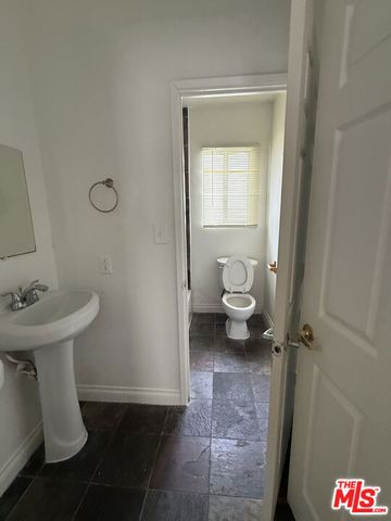 1283 W 36th Street, Los Angeles, CA 90007
