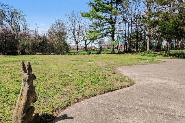 822 Kent Rd, Nashville, TN 37214