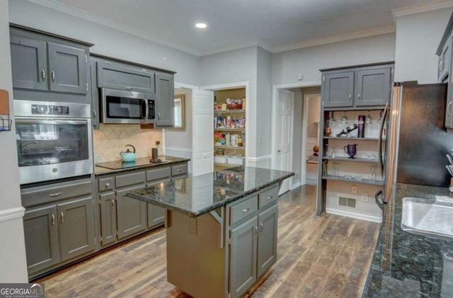 255 Timber Oak Cove, Lawrenceville, GA 30043