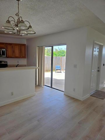 22 Springdale Circle, Palm Springs, FL 33461