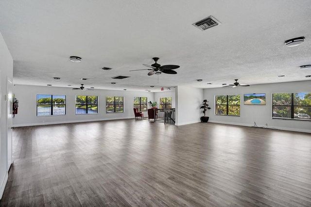 22 Springdale Circle, Palm Springs, FL 33461