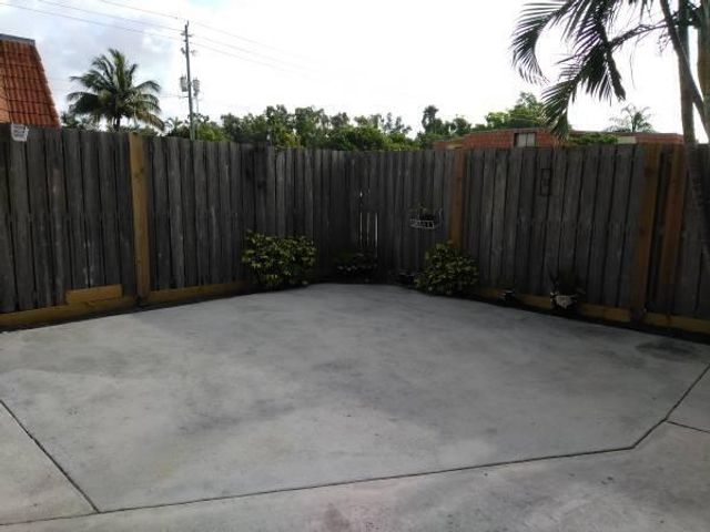 22 Springdale Circle, Palm Springs, FL 33461