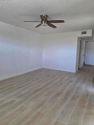 22 Springdale Circle, Palm Springs, FL 33461