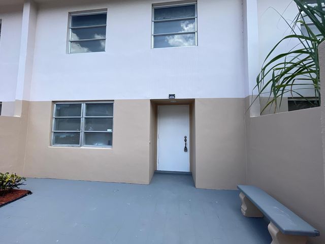 4140 Inverrary Drive 15e, Lauderhill, FL 33319