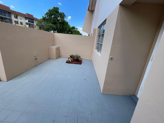 4140 Inverrary Drive 15e, Lauderhill, FL 33319