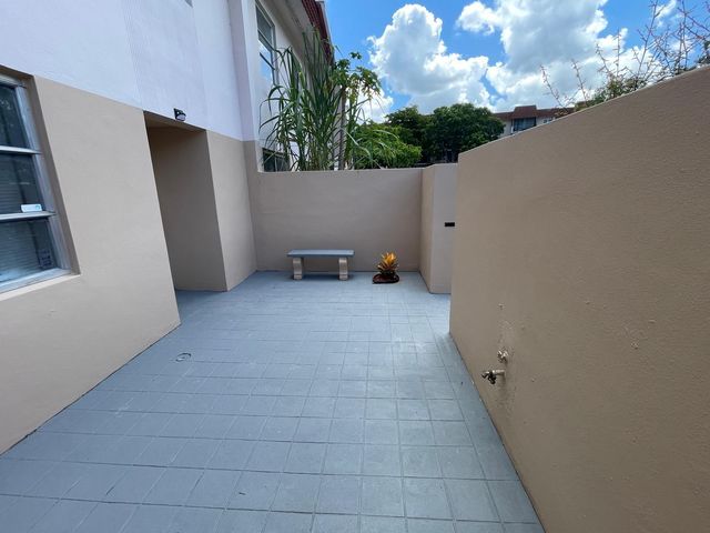 4140 Inverrary Drive 15e, Lauderhill, FL 33319