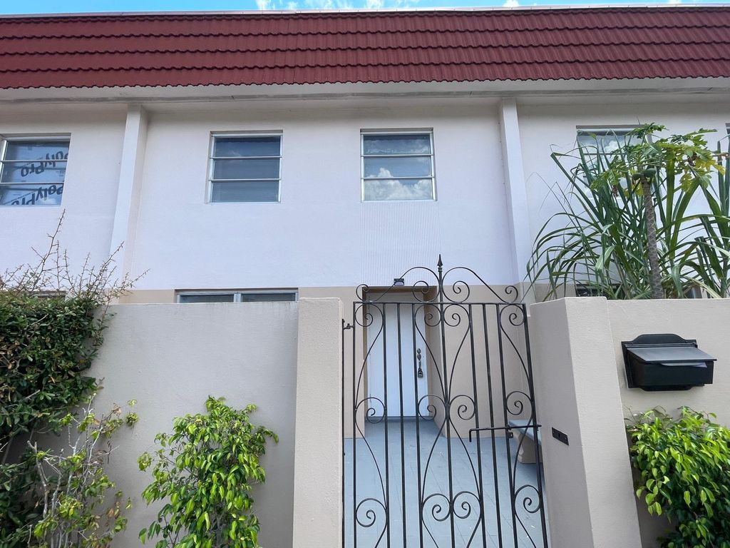 4140 Inverrary Drive 15e, Lauderhill, FL 33319