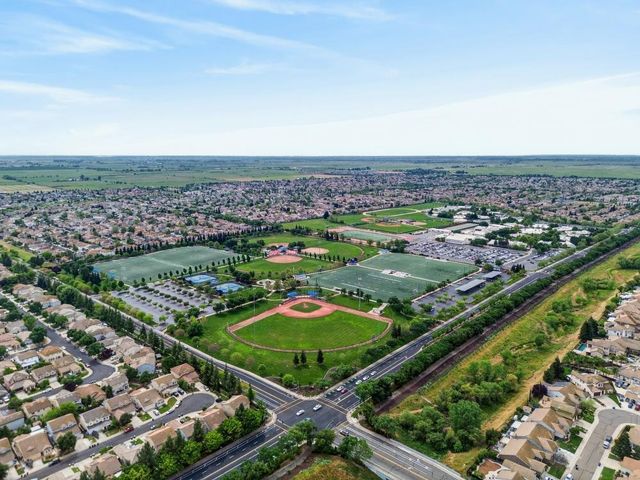 10052 Wexted Way, Elk Grove, CA 95757