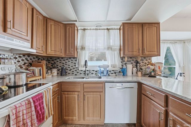 702 W Macalan Drive, Marion, IN 46952